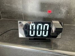Digitale Projektionsuhr mit Wecker