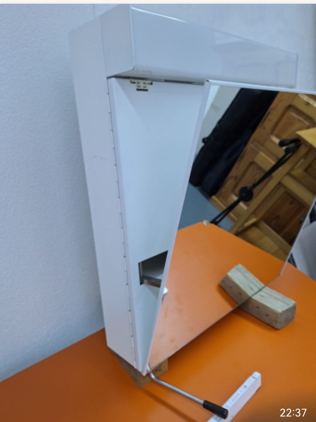 Armadietti a specchio: Pflege Spiegelschrank mit Leuchte – Usato da Schwarzenegg venduto da musi09 1