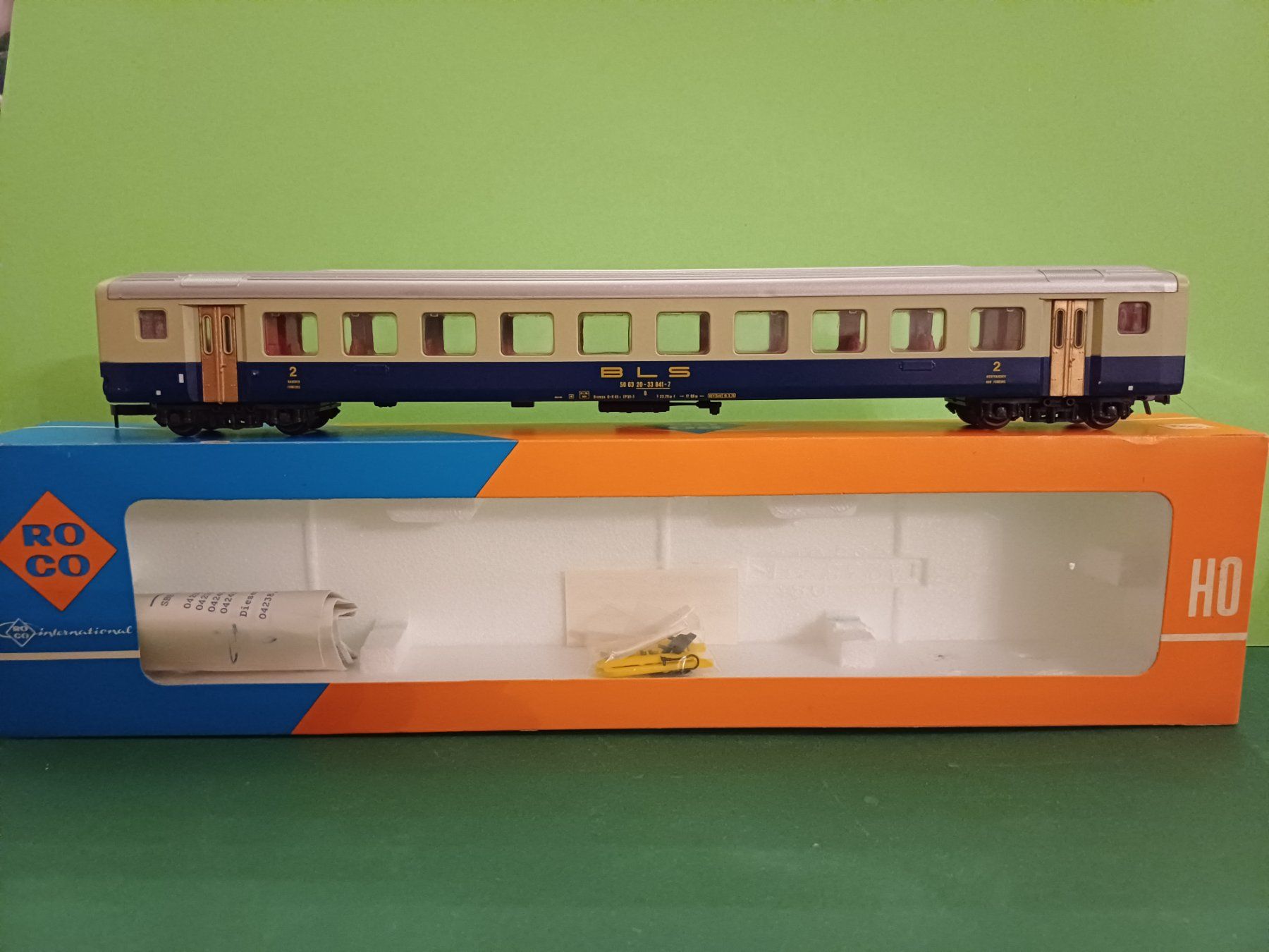 Roco Modellini di ferrovie: Roco Personenwagen 2.Klasse der BLS – Usato da Bassersdorf venduto da darki77