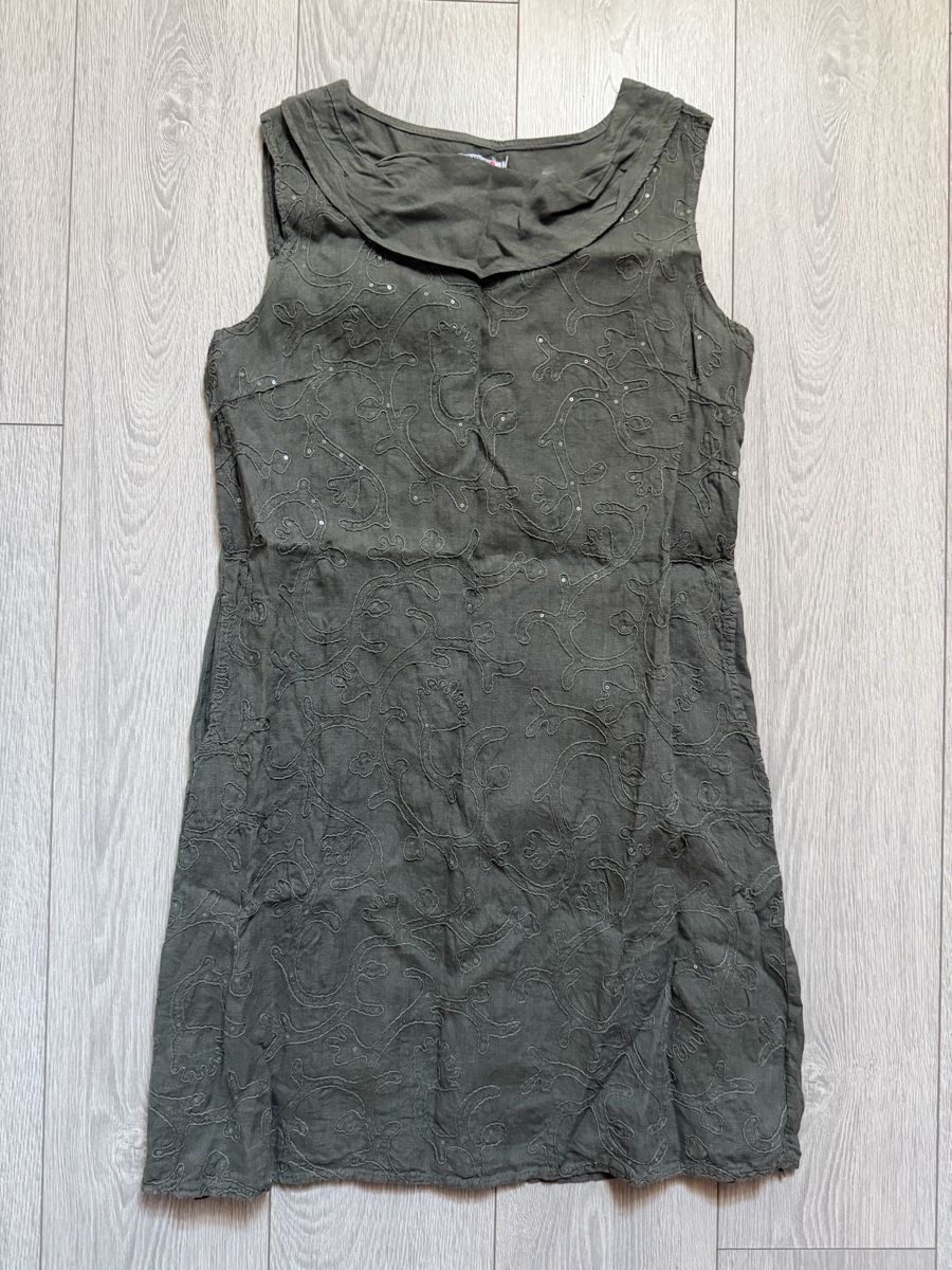 Robes: Robe sans manches  – D'occasion à Crans VD par choukye