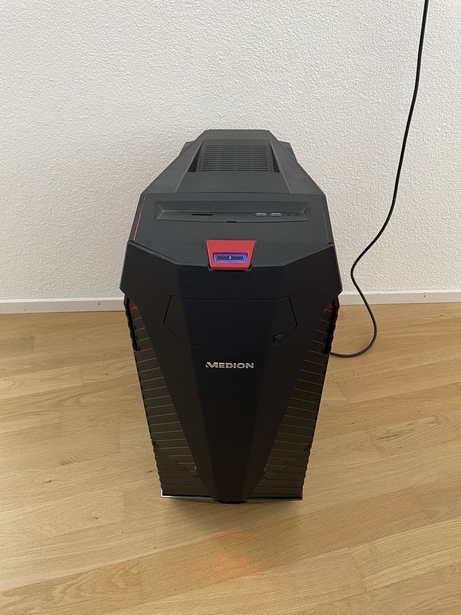 Medion PC: Medion Gaming PC mit Nvidia GeForce RTX 2070 SUPER – Usato da Lenzburg venduto da luk_5jtp