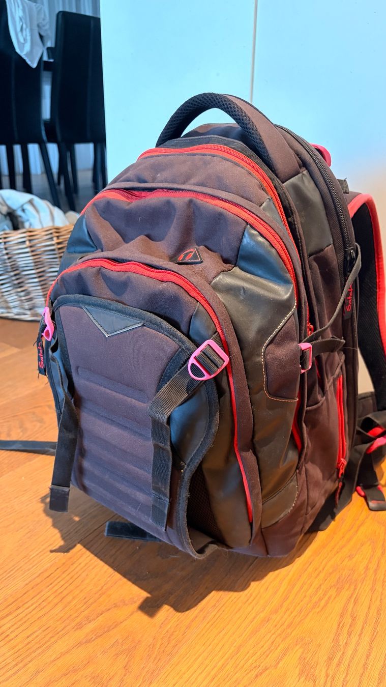 Satch Borse & Zaini: Rucksack Satch schwarz / rot – Usato da Jona venduto da Foesi0 3