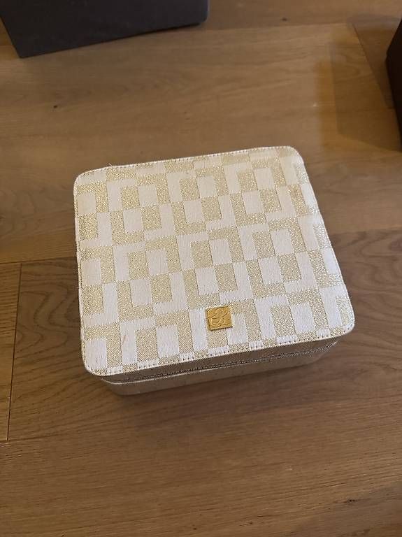 Estée Lauder Custodie per cosmetici: Estee Lauder Box / Necessaire neu! – Usato da Volketswil venduto da Jan.17 1