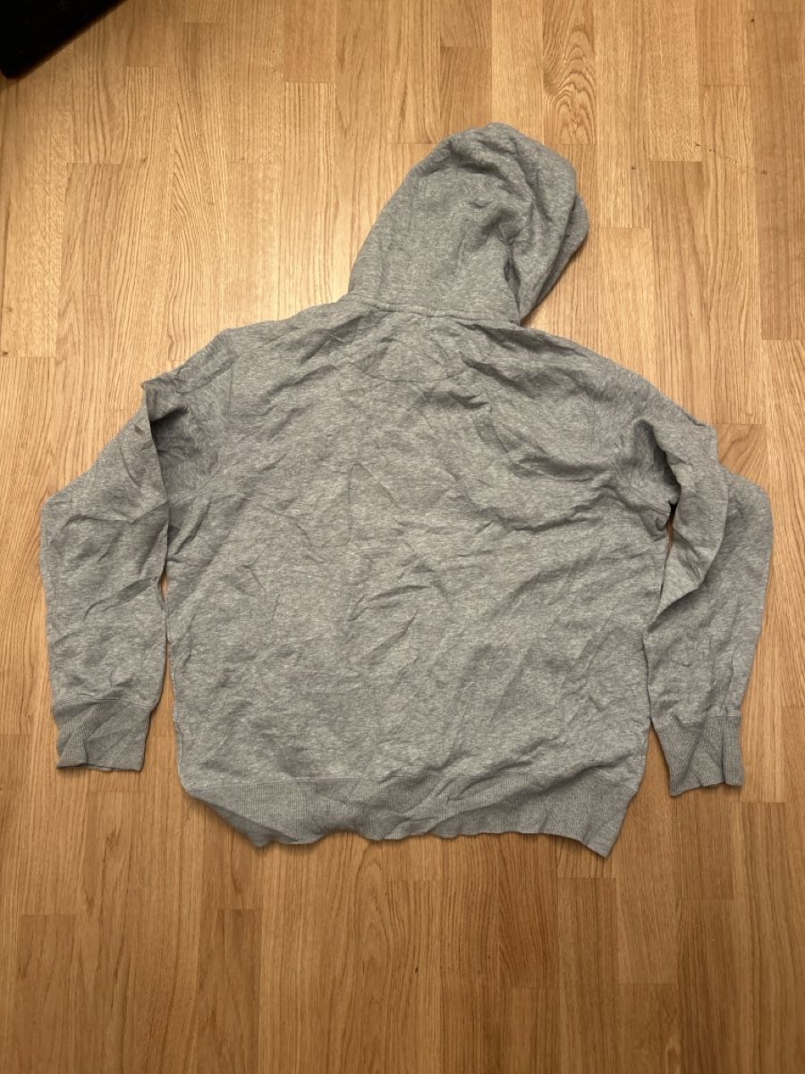 Nike Maglioni & Felpe: Nike Kapuzenpullover grau mit Swoosh Grösse XL gebrauch – Usato da Luzern venduto da ThrowbackVintage 2