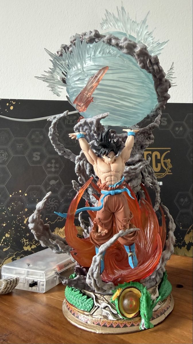 Statuette: Goku statua Dragon Ball Z con luci – Usato da S. Pietro venduto da fil_yhb9 9