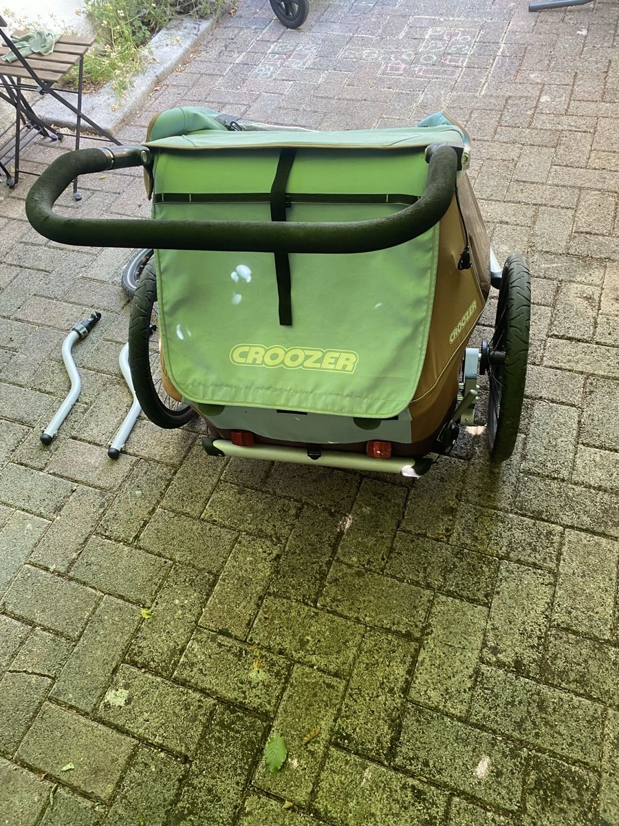 Croozer Rimorchi: CROOZER kid plus for 2 avec siège bébé  – Usato da La Chaux-de-Fonds venduto da fes_htx5 2