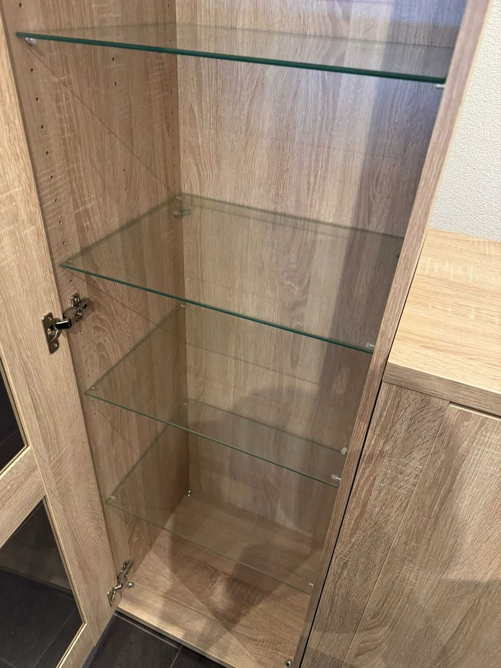 Vitrines: Vitrine moderne avec portes vitrées, comme neuve – D'occasion à Grimisuat par Franck0111 4