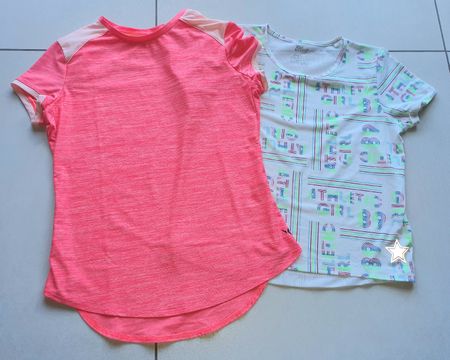 2 t-shirts de sport taille 146/152
