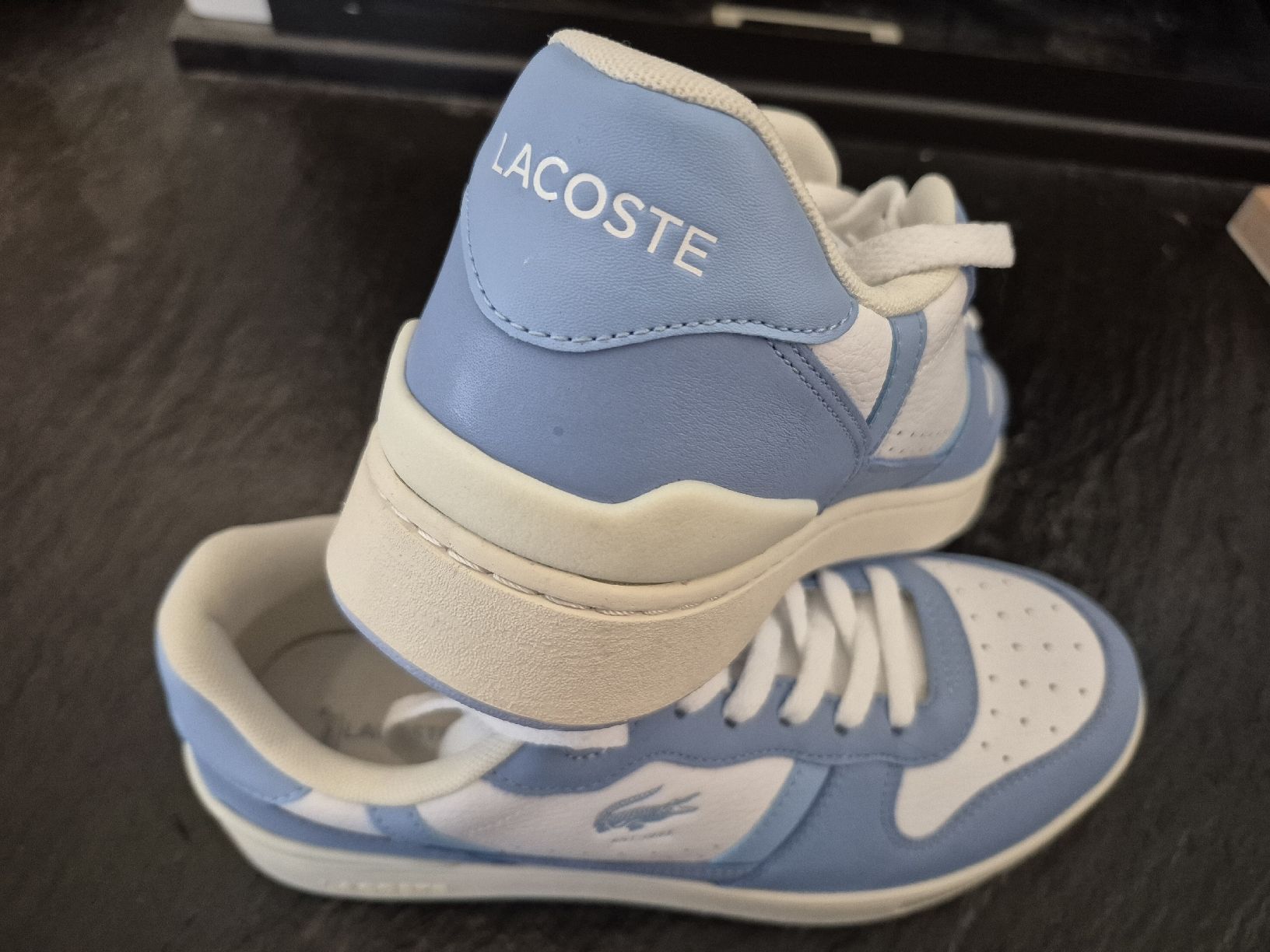 Lacoste Chaussures femmes: lacoste Leder Sneaker hellblau weiss – Neuf (Voir description) à Zizers par cla_hhz8 4