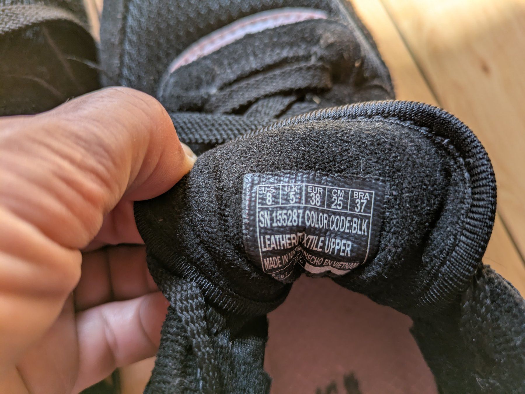 Scarpe da donna: Sketchers, schwarz-rosa, 38 – Usato da Reichenburg venduto da Telja 1