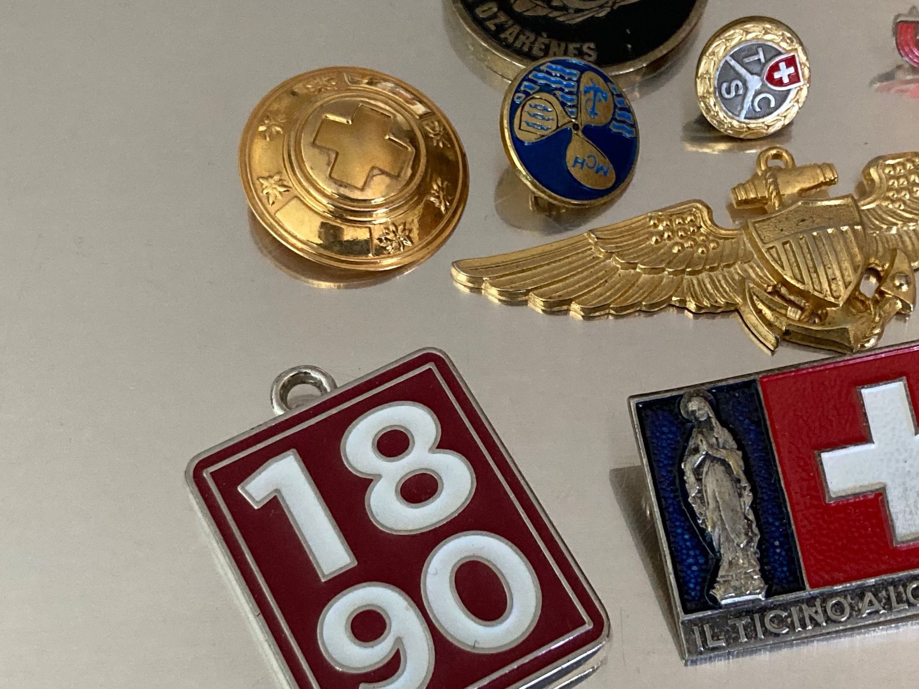 Swiss Plaquettes & Badges: Lot pins – D'occasion à Marly par Antigona71 4
