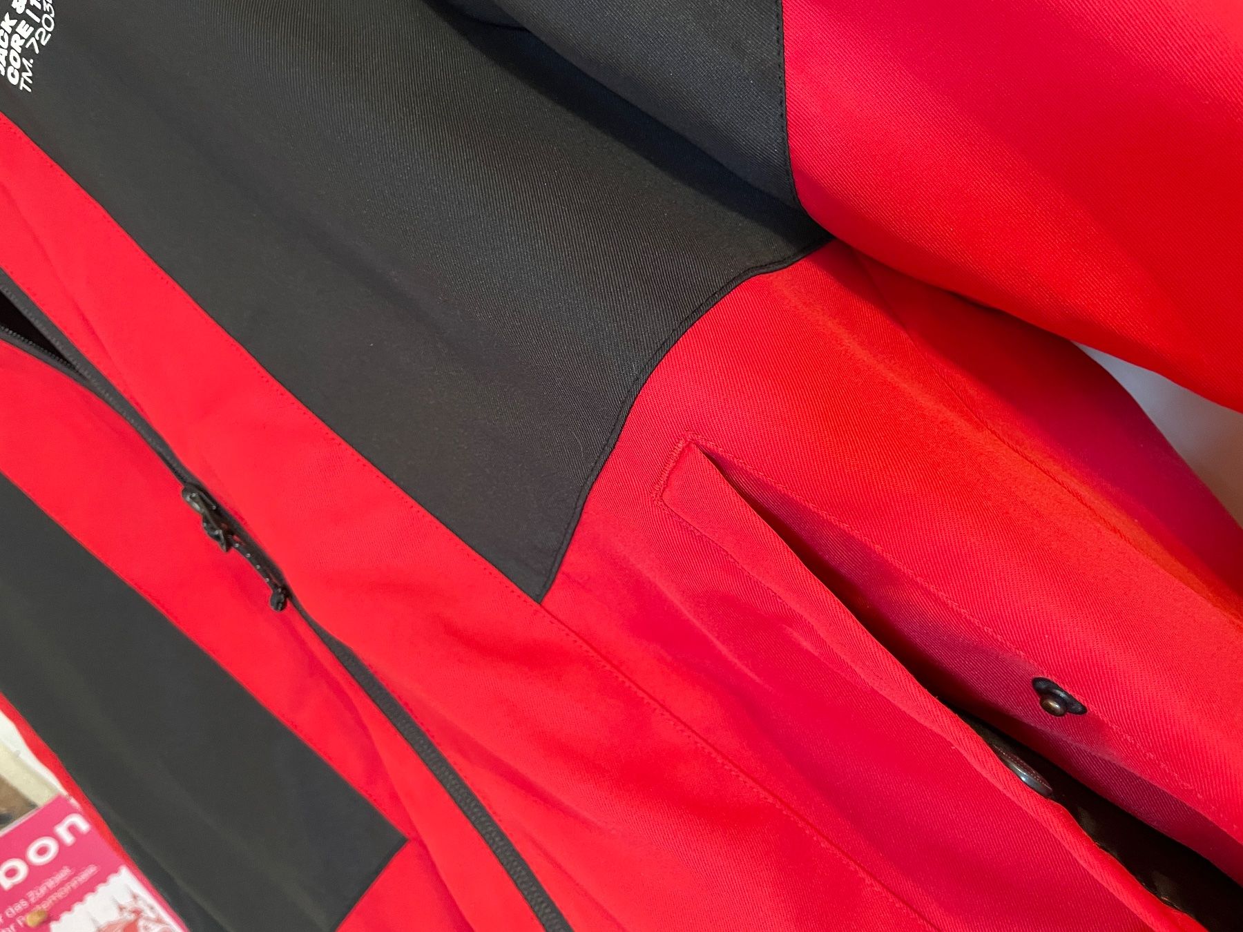Jack & Jones Giacche: Softshelljacke von Jack&Jones Gr. s in rot-schwarz – Usato da Hittnau venduto da kleen 1