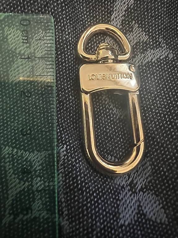 Taschen für Damen: Louis Vuitton Original Karabiner Preis pro Stück – Gebraucht aus Pratteln von Luxus.Fee 1