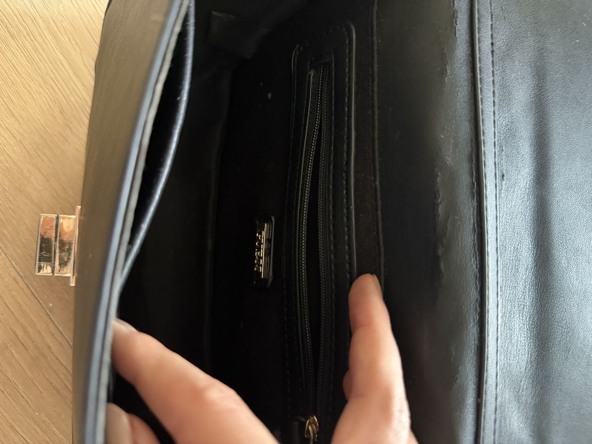 Guess Taschen: Black Guess Bag AUTHENTIC – Gebraucht aus Horgen von ali_9w9p 4