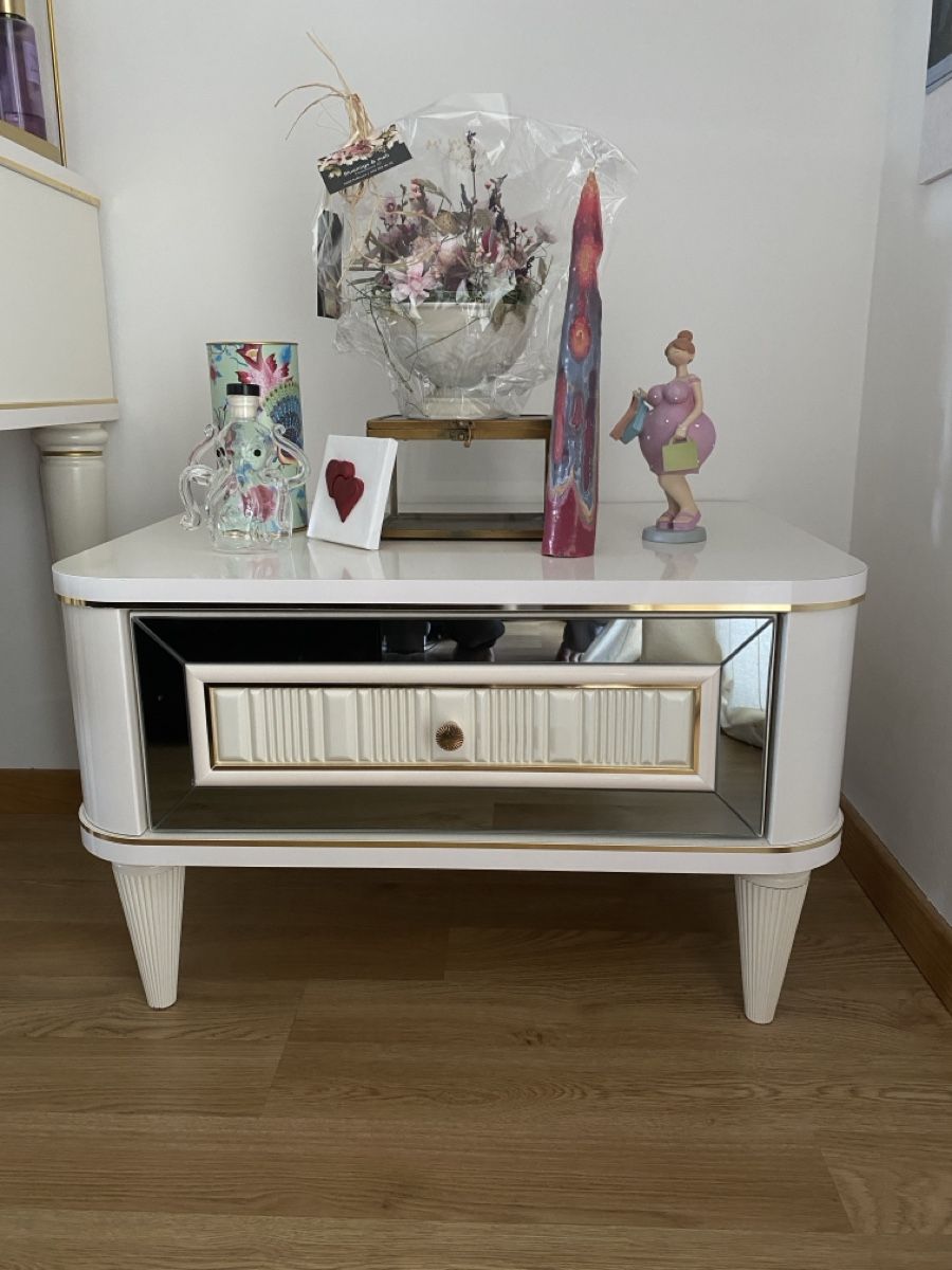 Comodini: 2 elegante Nachtische – Usato da Winterthur venduto da mar_h9p2