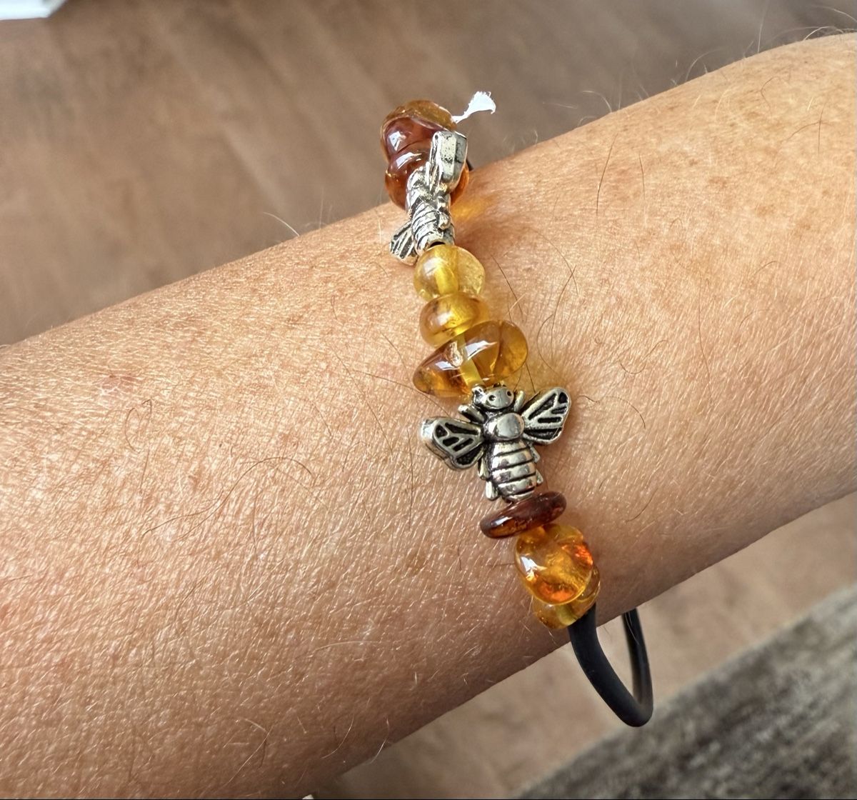 Bracelets: Armbändchen mit Bernsteinen und Bienen – Neuf avec emballage d'origine à Ebikon par elischka 4
