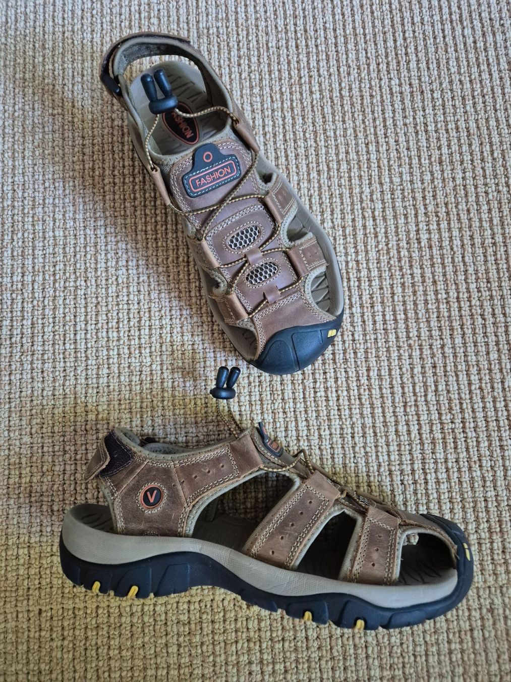 Chaussures hommes: Sandale 42 neuwertig – D'occasion à Basel par Navona 2