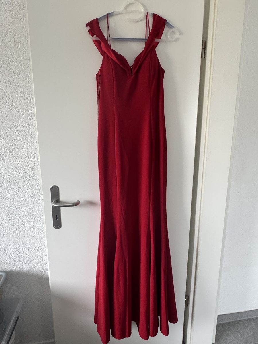 Kleider: Abendkleid rot – Neu (gemäss Beschreibung) aus Oftringen von D.de 1