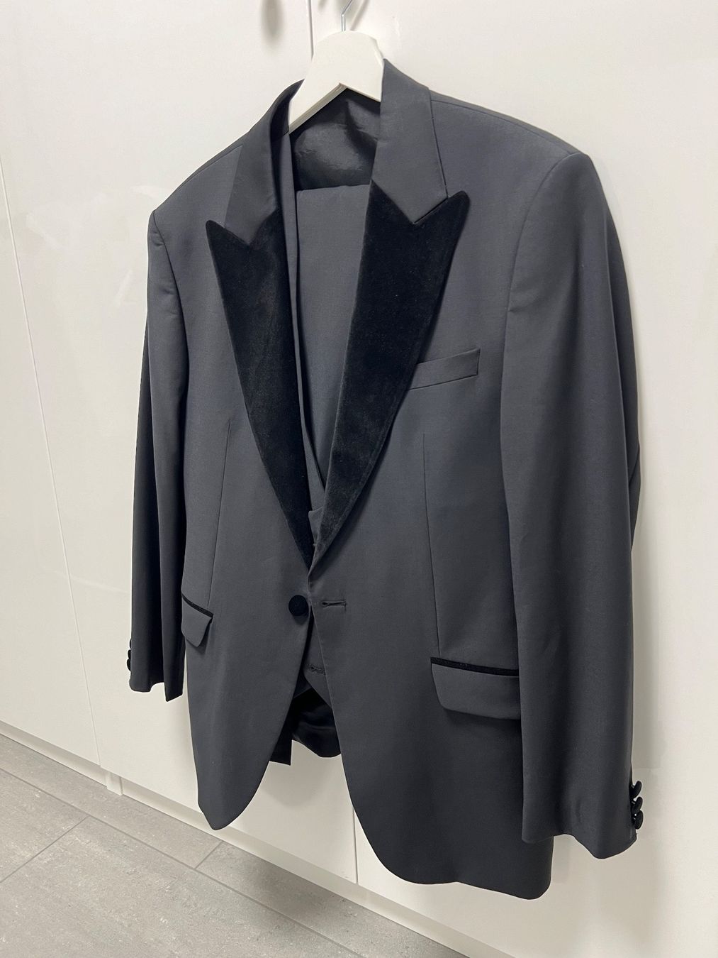 Completi: Hochzeitsanzug | Bräutigamsanzug | Black – Usato da Niederrohrdorf venduto da fero90