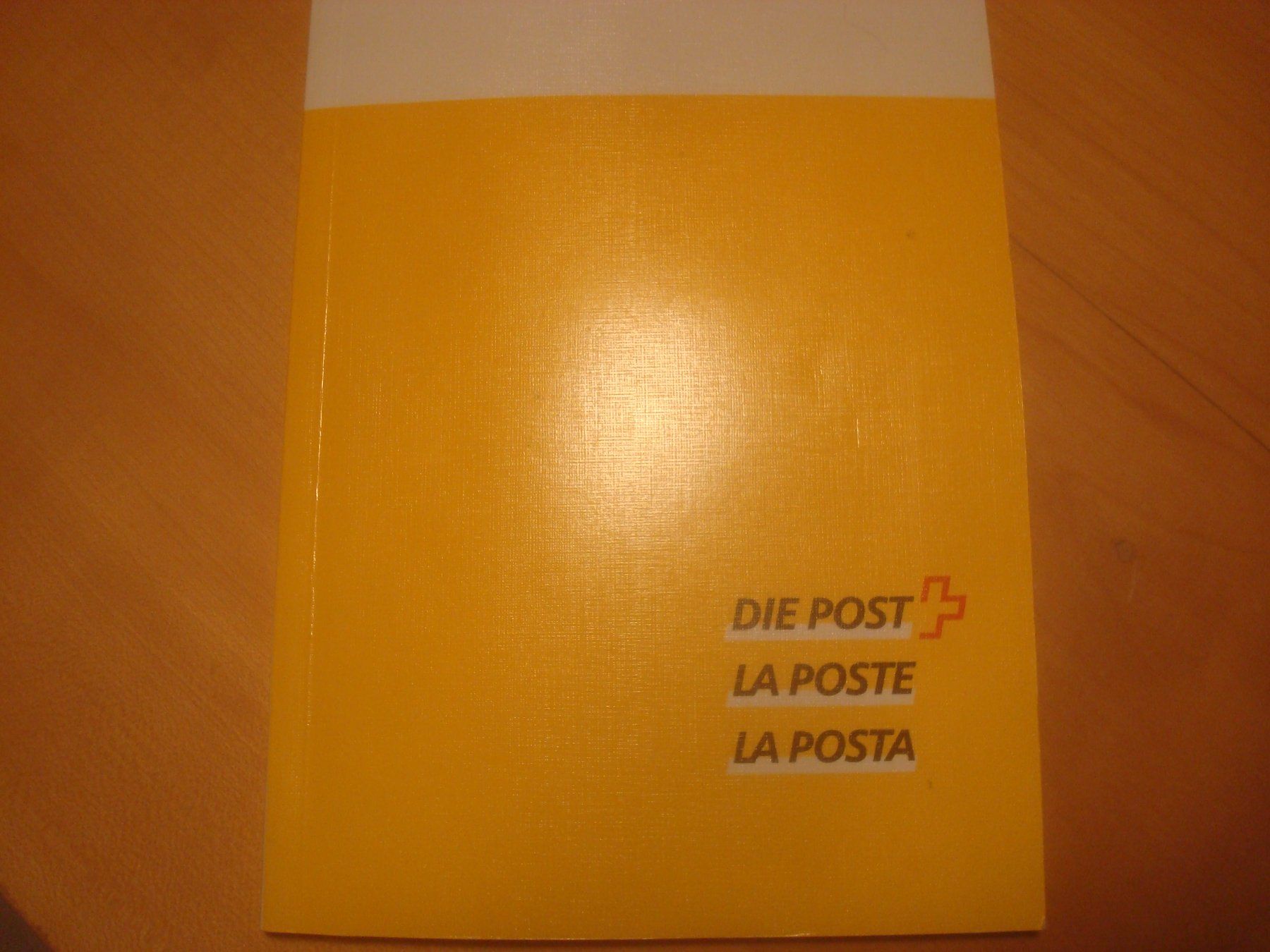 Tutti i francobolli: CH 2001 Jahresbuch mit Halbmond Stempel – Usato da Gordola venduto da Polentaefung
