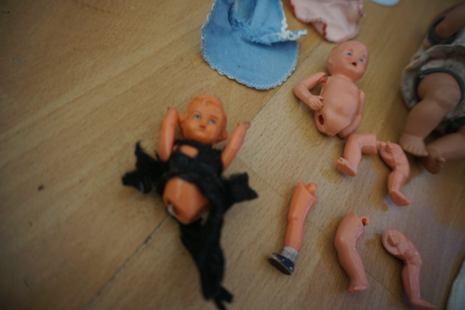 Bambole: Puppen-Konvolut, diverse Einzelteile – Difettoso da Zürich venduto da einalemjena 4