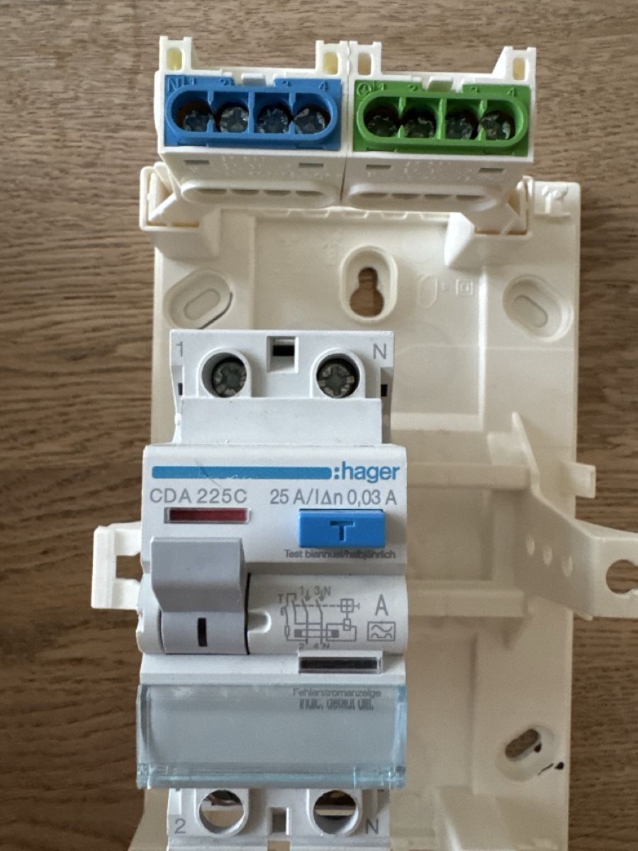 Hager Alimentazione elettrica: AP Kleinverteiler mit einem FI 25A 30mA – Usato da Thun venduto da Topmat 4