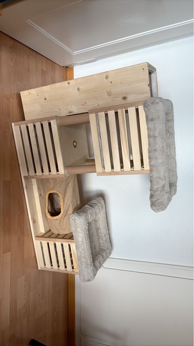 Arbres à chats: Arbre à chat en bois – D'occasion à Biel/Bienne par pat_kh7v 1