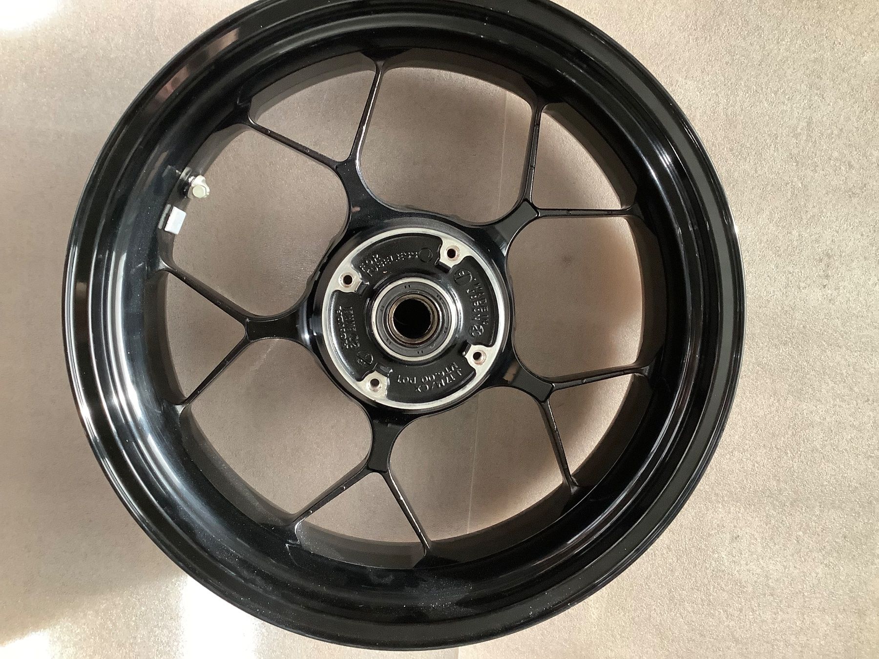 Honda Tutti i ricambio per moto: Honda CBR 1000 RR R SC82 Hinterrad – Usato da Horn venduto da nerocsl01 1