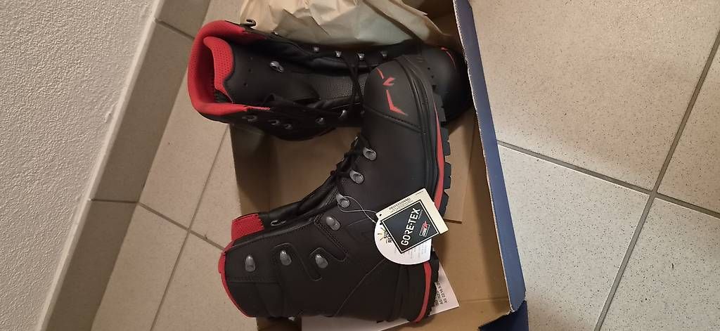 Scarpe da uomo: Scarponi da lavoro e montagna  – Usato da Camorino venduto da Fabiopu 2