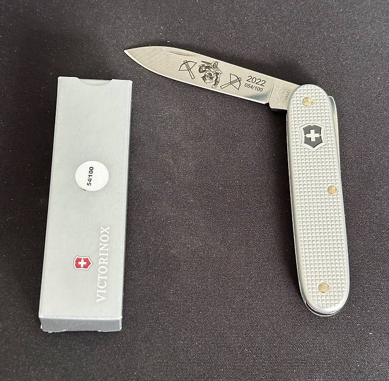 Victorinox Coltelli tascabile: Victorinox Schweizer Messer Gruppe 2022 – Nuovo (secondo la descrizione) da Näfels venduto da Samsom