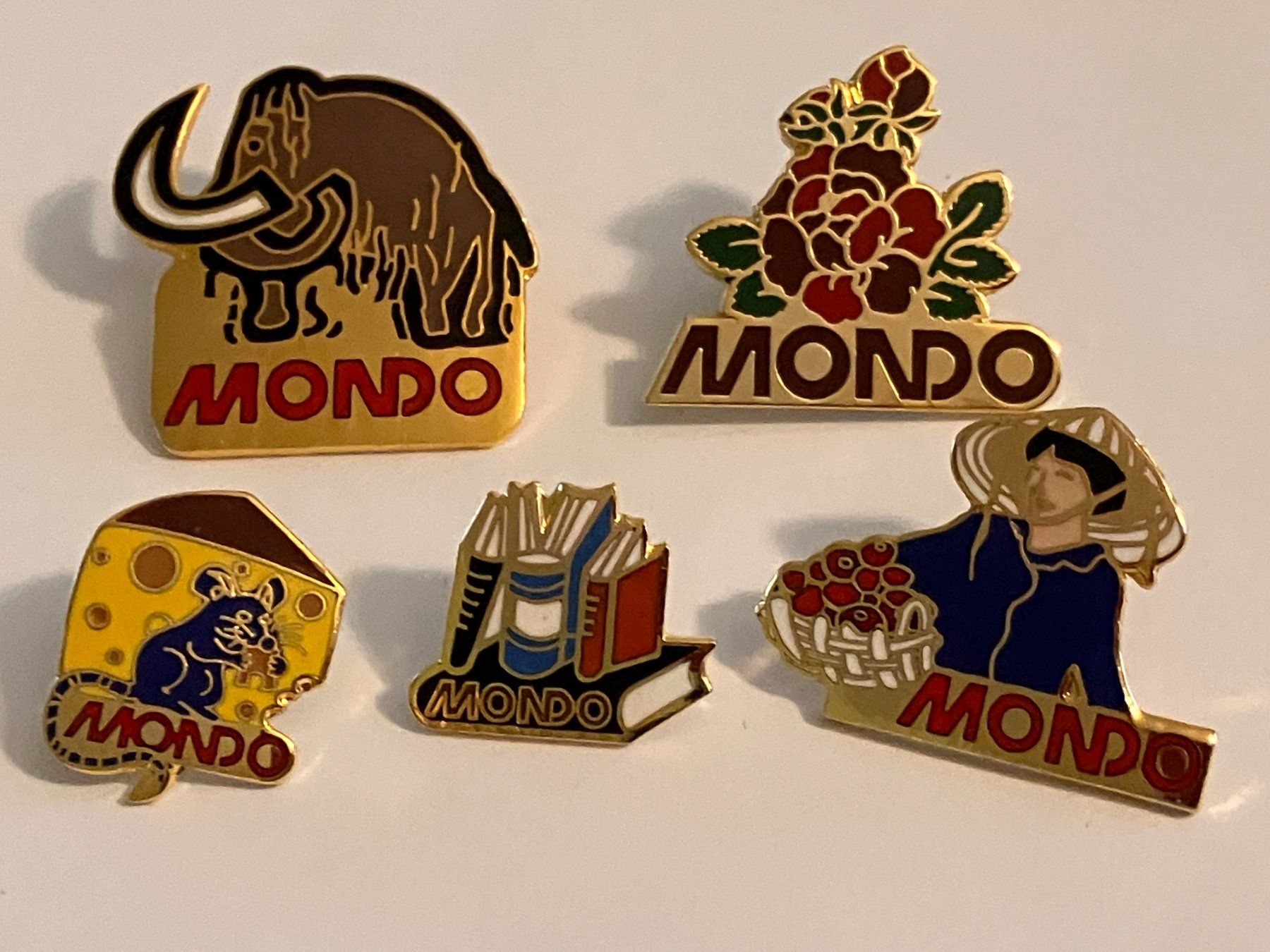Placchette & Badge: 5 Pin Mondo – Usato da Basel venduto da djwwpp