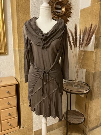 Belle robe de boutique 👢 Taille M 👢 fluide et originale