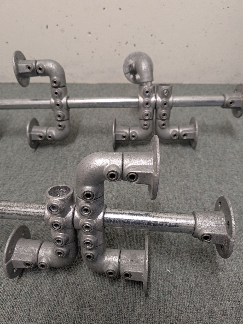 Scaffali: Rohrsystem Wandhalterung Metall   – Usato da Kaisten venduto da Graeffhome 1