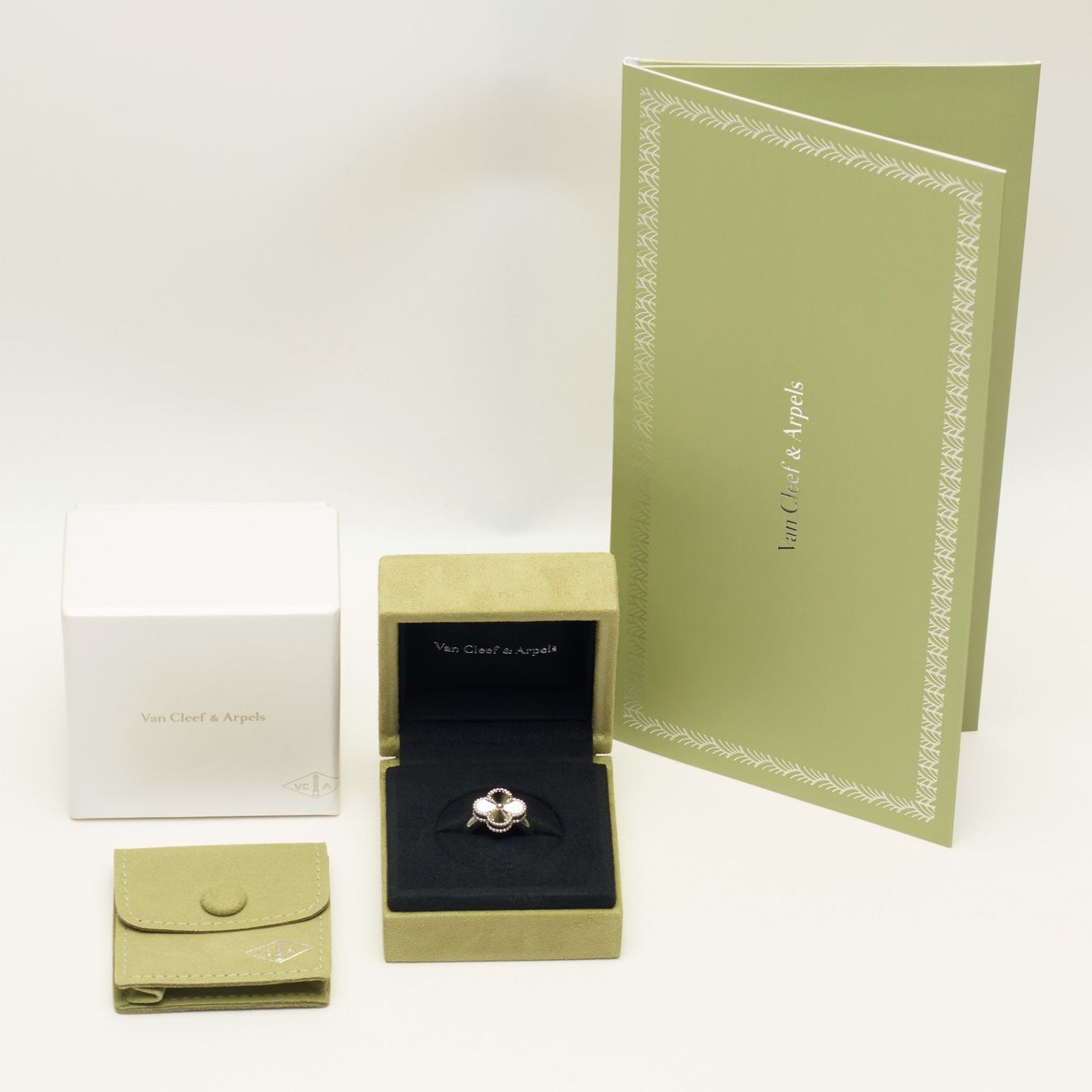 Anelli: Authentique Bague VAN CLEEF ARPELS Alhambra Guilloché – Nuovo (secondo la descrizione) da Carouge GE venduto da TLD 1