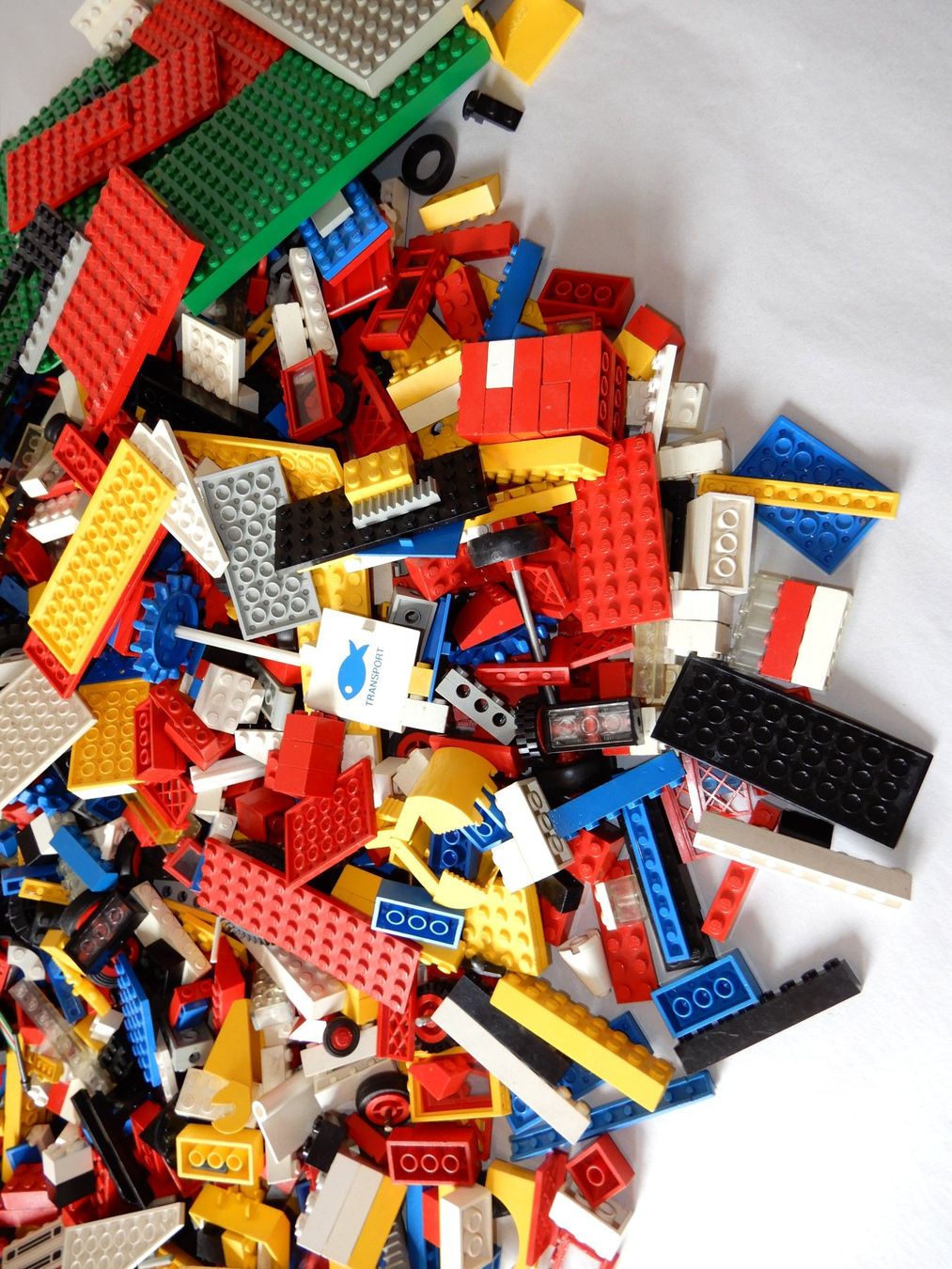Lego Kit di costruzioni: 4 KILO LEGO Classic und diverse, Räder, Technic,Platten .... – Usato da Senèdes venduto da tintinette43 5