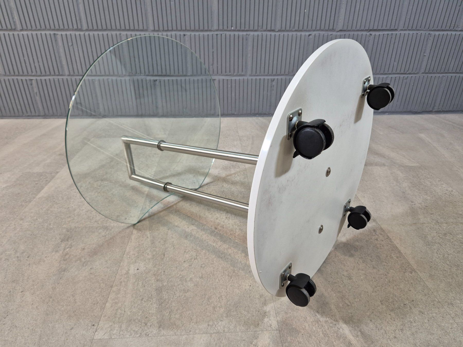 Tische: Eileen Gray Style Coffee Table, Rollable Barwagen Glas Tisch – Gebraucht aus Nottwil von Wondewa-Shop 4