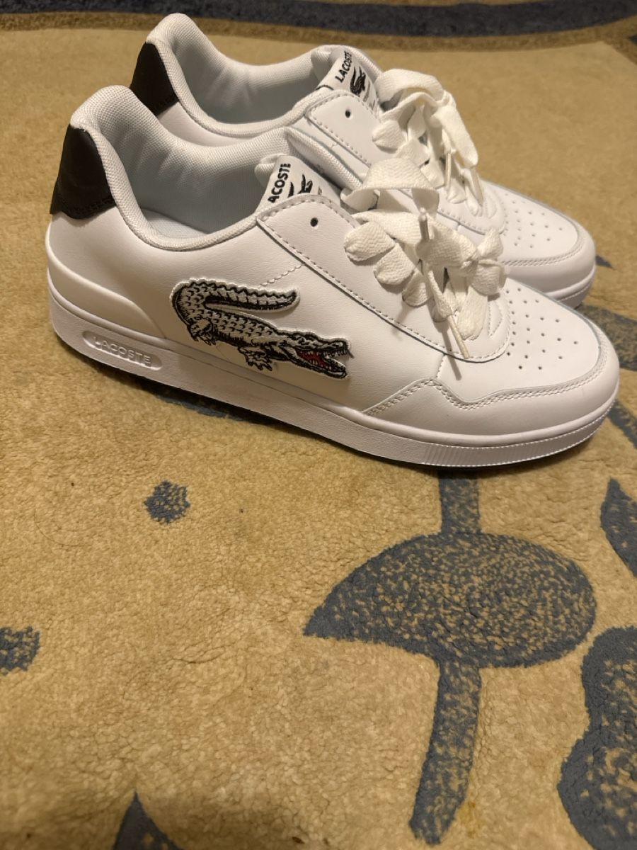 Herrenschuhe: Lacoste Baskets blanches, taille 43, État impeccable. – Neu und originalverpackt aus Fribourg von far_p8f5 1