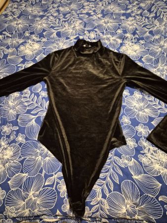 Body gr L samt hinten spitze