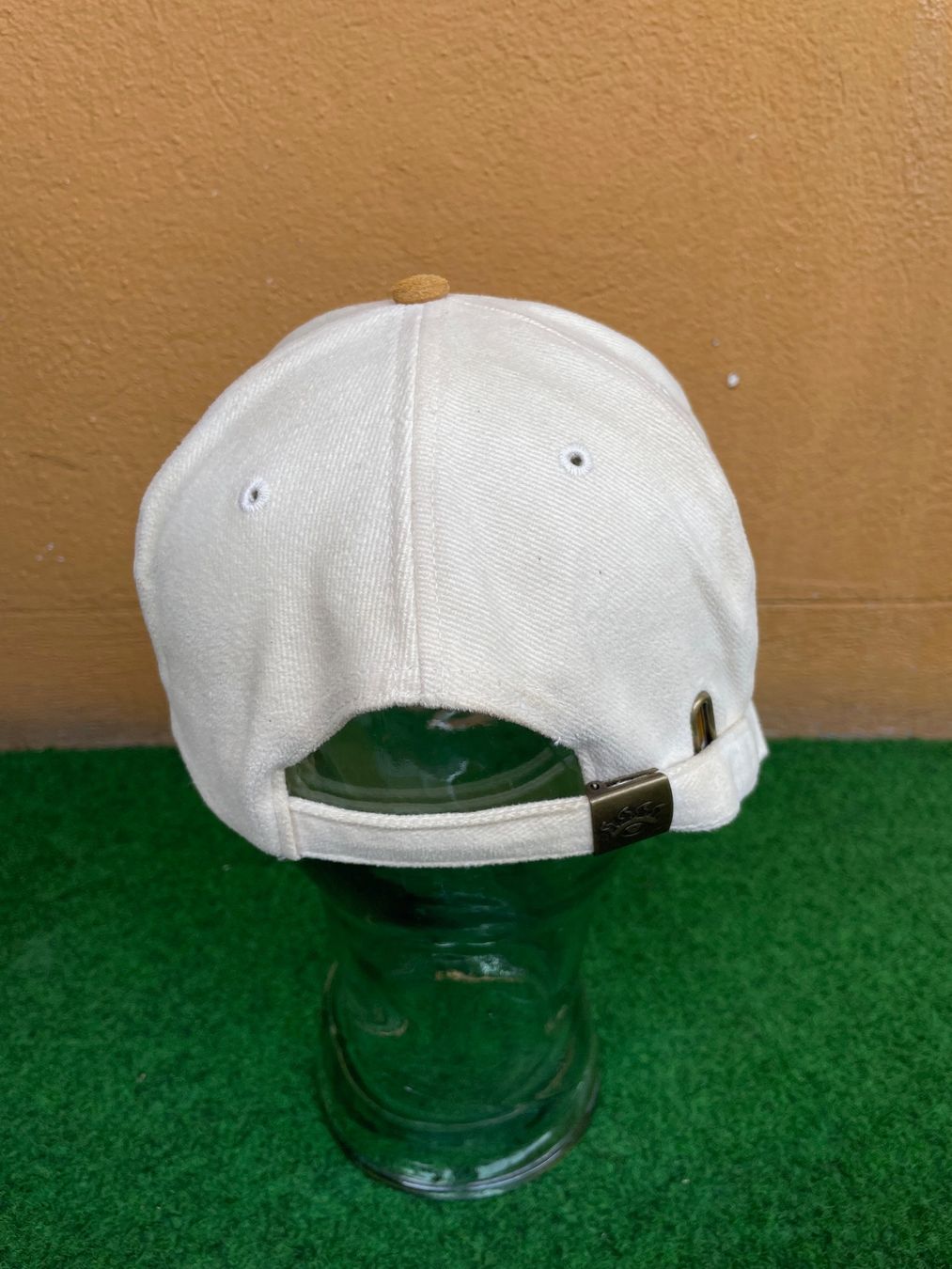 Copricapi, berretti & cappellini: Vintage Y2K Equestrian Suede Visor – Usato da Zürich venduto da le_souk 2