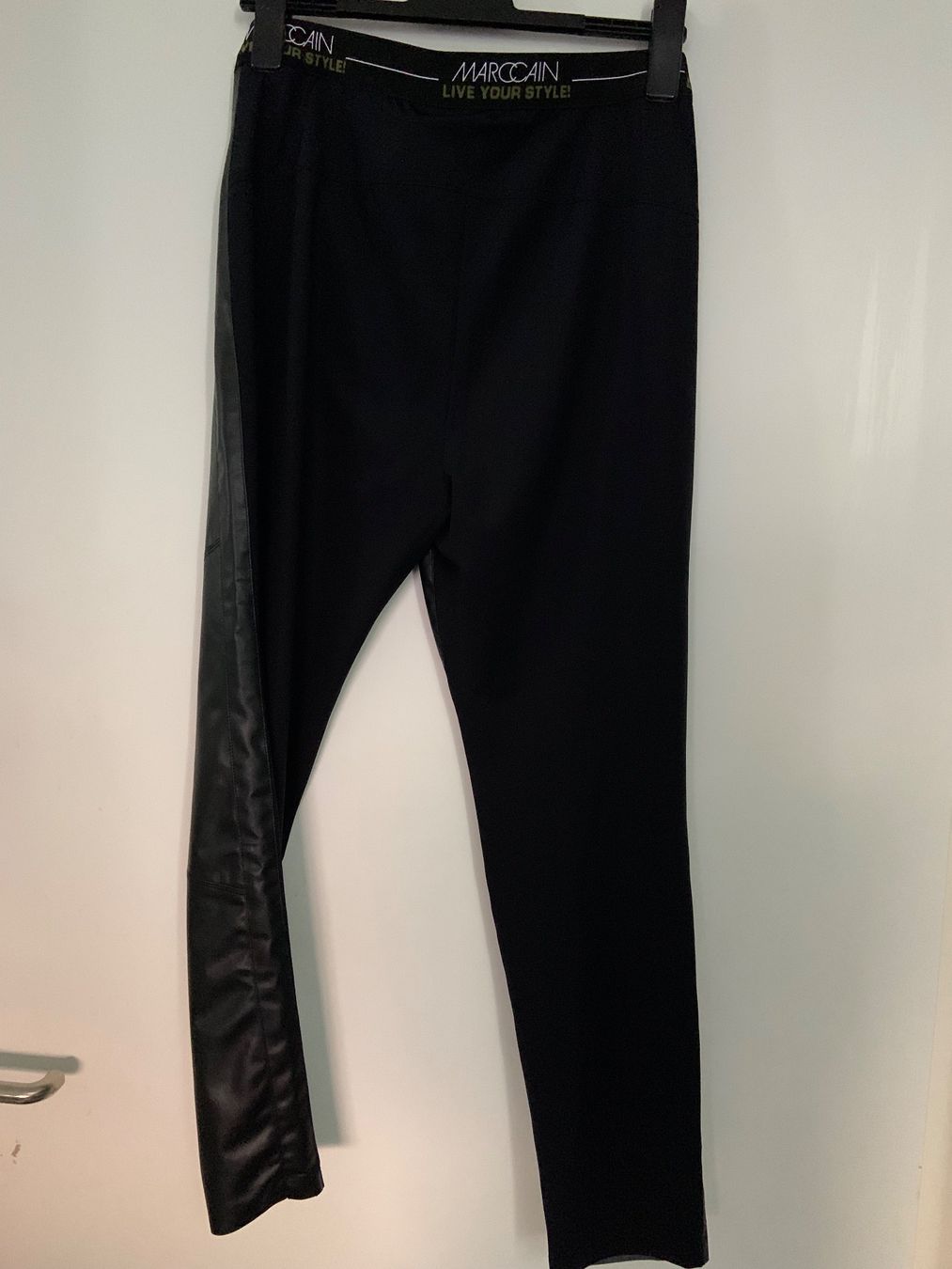 Marc Cain Pantaloni: Marc Cain Hose in Lederoptik, schwarz, Grösse Nr. 4 – Usato da Niederteufen venduto da mix18 3