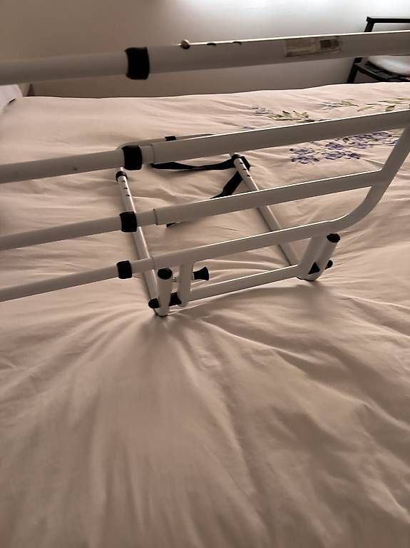 Sonstige Dekorationen & Accessoires: Robusta sponda letto regolabile – Gebraucht aus Lugano von los_wnc8 3