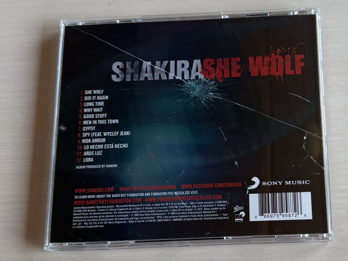 CD: Shakira She Wolf CD Album  – Usato da Oberried Brienz venduto da Chyara 1