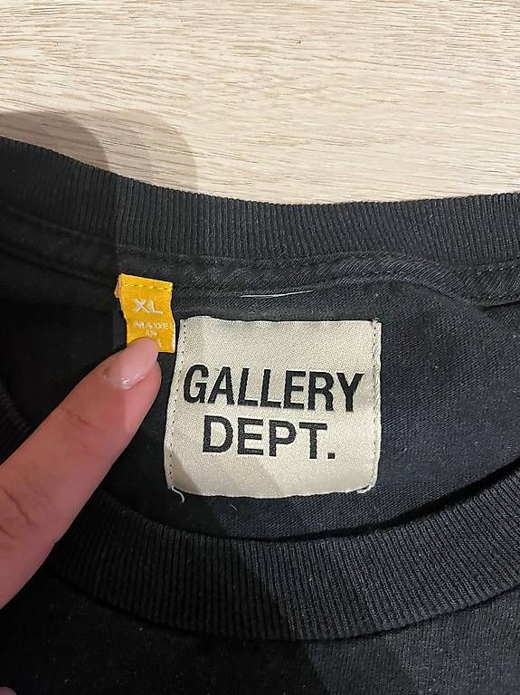 T-shirt: GALLERY DEPARTMENT TSHIRT  – Usato da Mendrisio venduto da yus_gtq7 3