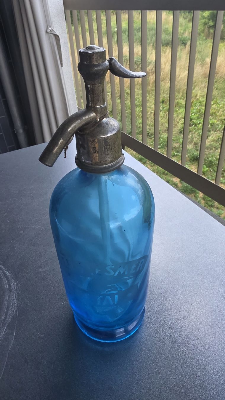 Bottiglie: Antike Soda Karaffe blau Glas Metall  – Usato da Opfikon venduto da gaechtibvb 3
