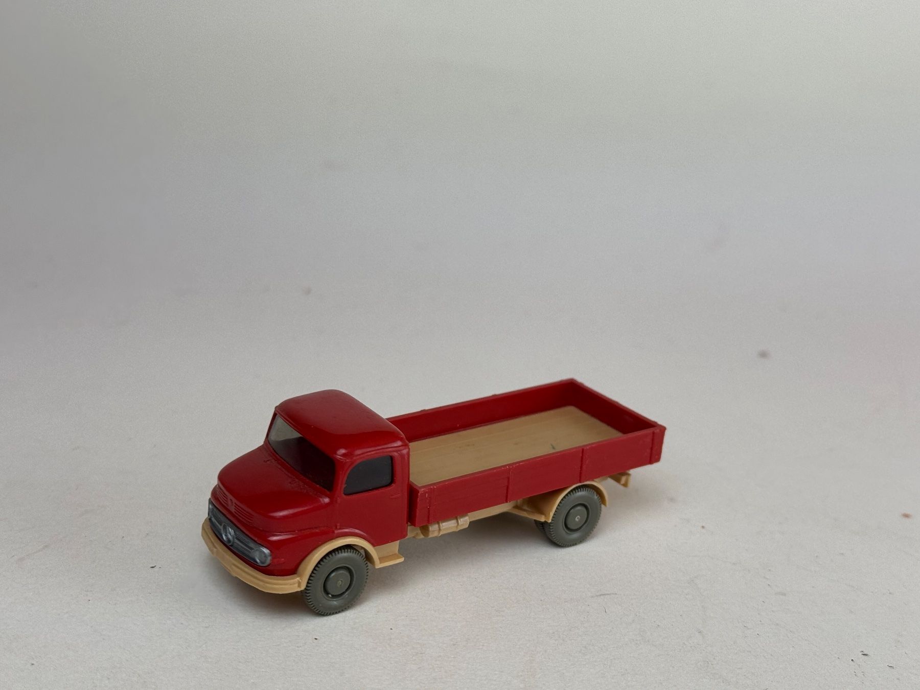 Wiking Modellini d'auto: Wiking Mercede 1413 Pritsche rot/beige – Usato da Elm venduto da Wikmtz