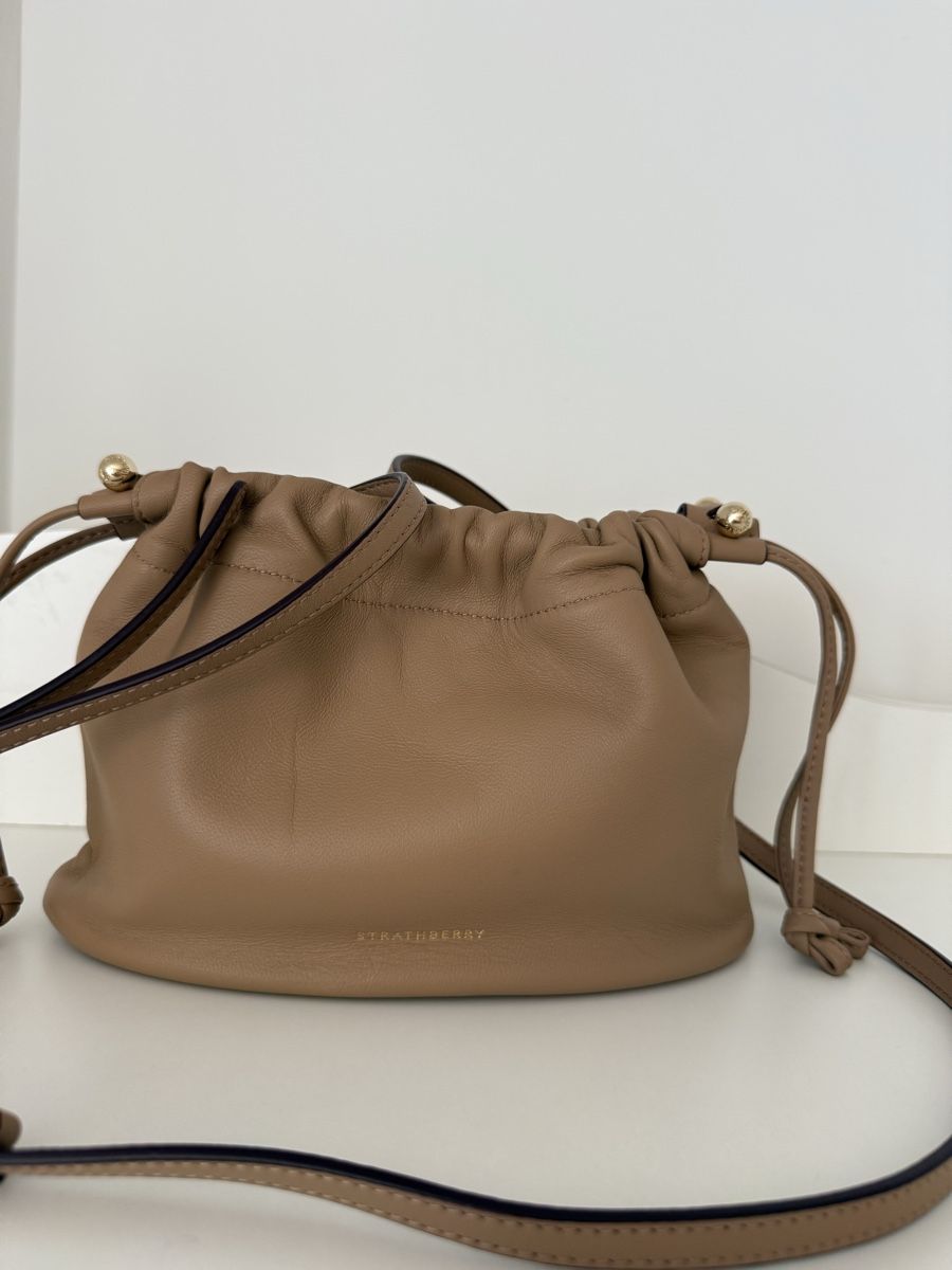 Sacs femmes: Strathberry CHARLOTTE DRAWSTRING in Caramel – D'occasion à Meilen par atlanterra 4