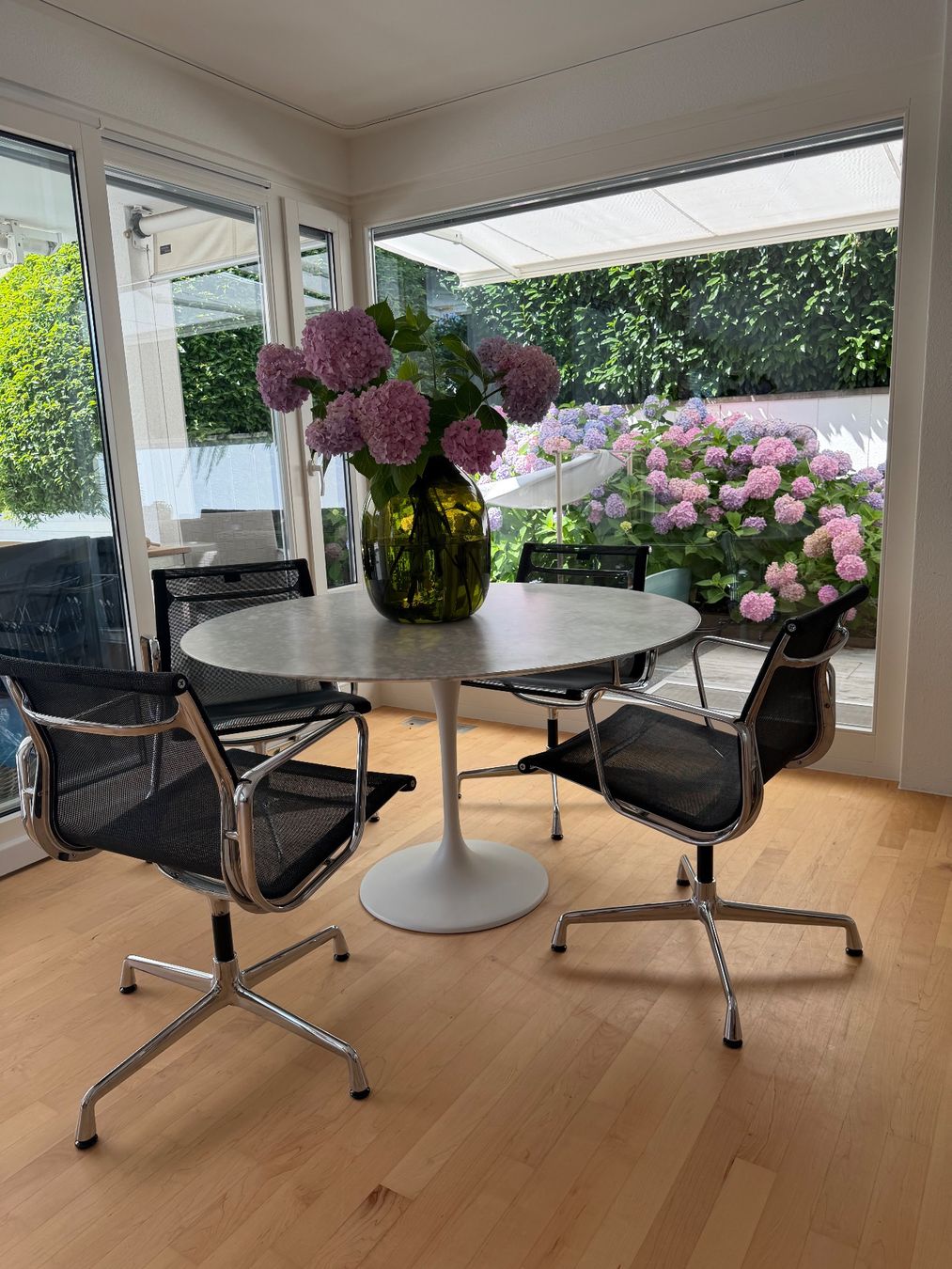 Tables: Tulip Dining Table – D'occasion à Langnau am Albis par oui_wzr8