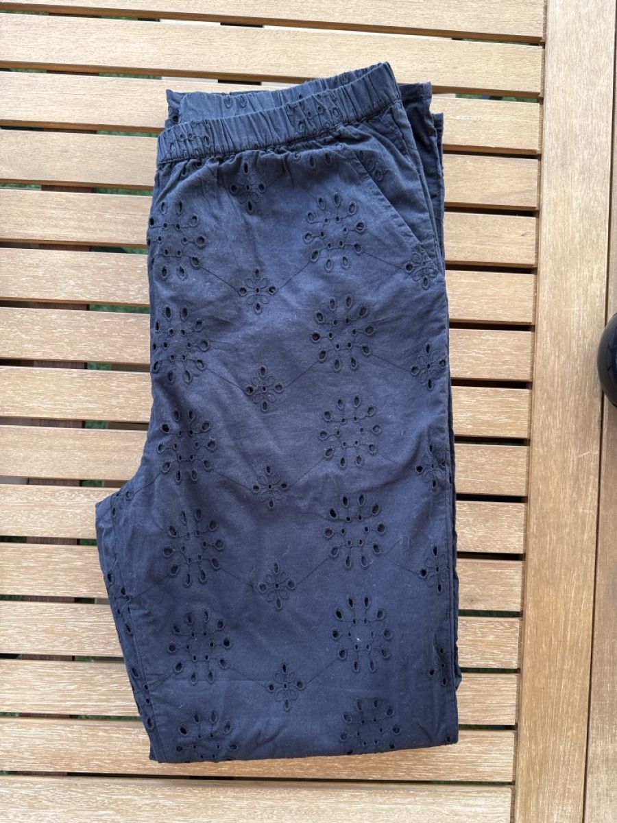 Etam Pantaloni: Pantalon Etam noir motif fleurs  – Nuovo e nell'imballaggio originale da Crassier venduto da GGblue23515