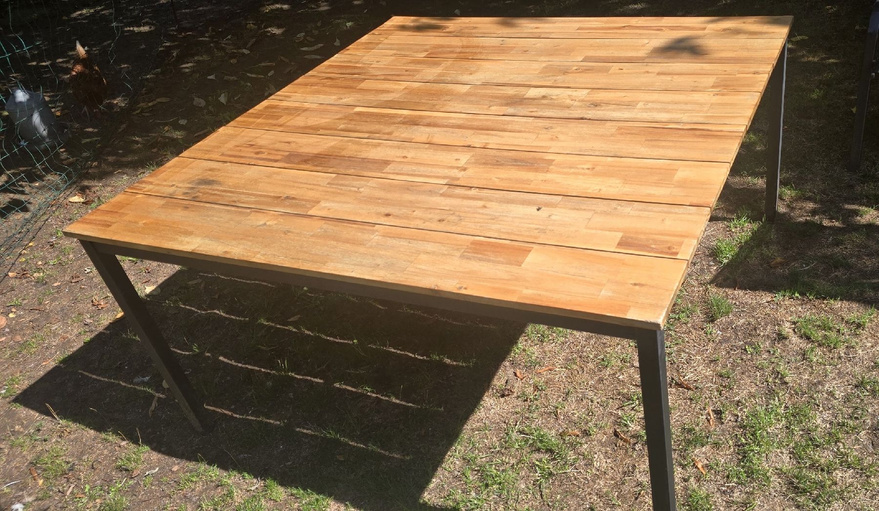 Tische: Gartentisch quadratisch – Gebraucht aus Lommis von mar_w7j6