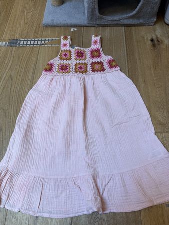 Sommerliches Zara Kleid, Gr. 110, gehäkeltes Oberteil!